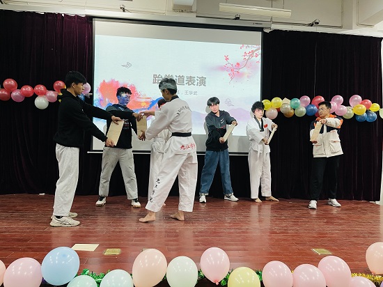 说明: C:\Users\Administrator\Desktop\开云kaiyun官方网站举办2021年迎新文艺表演大赛2021.12.15\开云kaiyun官方网站举办2021年迎新文艺表演大赛2021.12.15\3.jpg