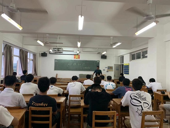 说明: C:\Users\Administrator\Desktop\开云kaiyun官方网站开展普及“心理知识”主题班会2022.6.14\开云kaiyun官方网站开展普及“心理知识”主题班会2022.6.14\1.jpg