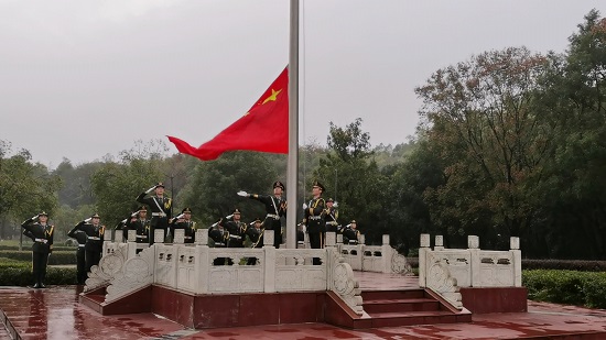 说明: C:\Users\Administrator\Desktop\开云kaiyun官方网站举行升国旗仪式\开云kaiyun官方网站举行升国旗仪式\06c8a967751fb4da50adaac1e8e2a01.jpg