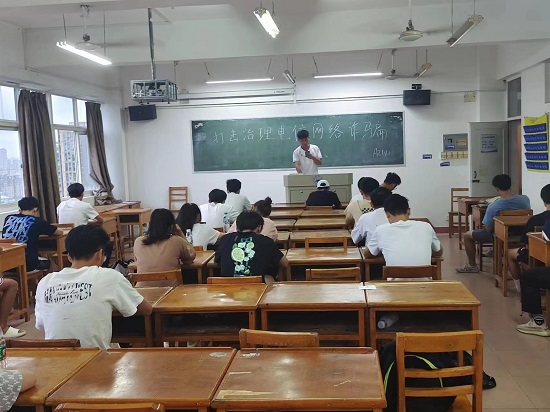 说明: C:\Users\Administrator\Desktop\开云kaiyun官方网站继续推进“电信网络诈骗打击治理”宣传教育活动2022.6.14\开云kaiyun官方网站继续推进“电信网络诈骗打击治理”宣传教育活动2022.6.14\2.jpg