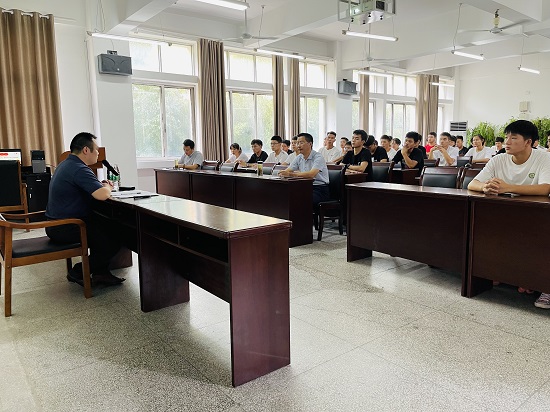 说明: C:\Users\Administrator\Desktop\开云kaiyun官方网站举办学习习近平总书记“七一”重要讲话精神宣讲报告会\开云kaiyun官方网站举办学习习近平总书记“七一”重要讲话精神宣讲报告会\25e4420d163fadb89472e724782a06a.jpg