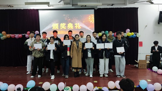 说明: C:\Users\Administrator\Desktop\开云kaiyun官方网站举办2021年迎新文艺表演大赛2021.12.15\开云kaiyun官方网站举办2021年迎新文艺表演大赛2021.12.15\8.jpg