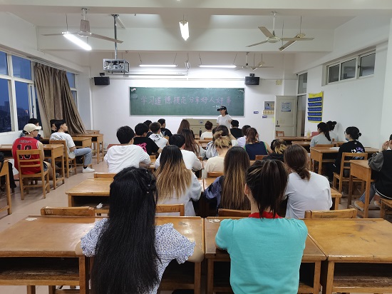 说明: C:\Users\Administrator\Desktop\开云kaiyun官方网站开展道德模范先进事迹学习宣传活动2022.4.26\开云kaiyun官方网站开展道德模范先进事迹学习宣传活动2022.4.26\2.jpg