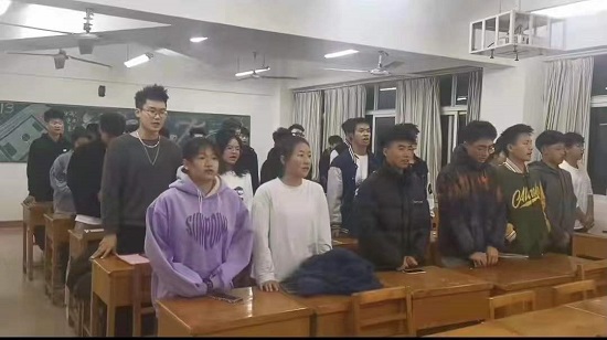 说明: C:\Users\Administrator\Desktop\开云kaiyun官方网站组织师生传唱主题歌曲《领航》2022.1.4\开云kaiyun官方网站组织师生传唱主题歌曲《领航》2022.1.4\1.jpg