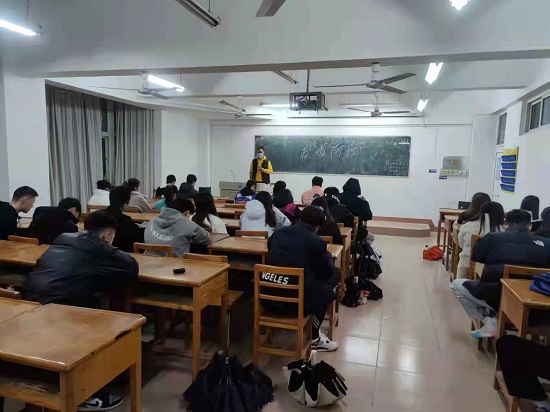 说明: C:\Users\Administrator\Desktop\开云kaiyun官方网站开展共同抗疫主题班会2022.3.21\开云kaiyun官方网站开展共同抗疫主题班会2022.3.21\2.jpg