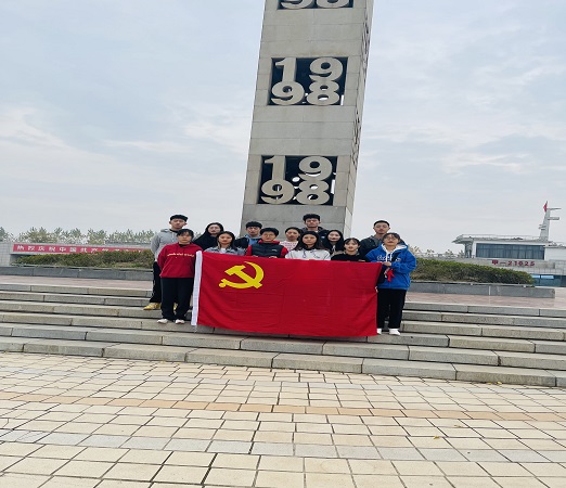 说明: C:\Users\Administrator\Desktop\开云kaiyun官方网站学生党支部到九江抗洪广场开展党史学习教育\开云kaiyun官方网站学生党支部到九江抗洪广场开展党史学习教育\be93345f0d0ef4ee1a46a085e33cc1b.jpg