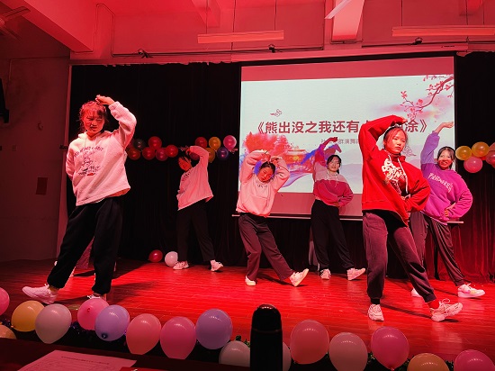 说明: C:\Users\Administrator\Desktop\开云kaiyun官方网站举办2021年迎新文艺表演大赛2021.12.15\开云kaiyun官方网站举办2021年迎新文艺表演大赛2021.12.15\4.jpg