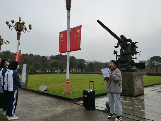 说明: C:\Users\Administrator\Desktop\开云kaiyun官方网站举行升国旗仪式\开云kaiyun官方网站举行升国旗仪式\88967b43793bb17e5502c63e7068589.jpg