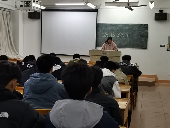 说明: C:\Users\Administrator\Desktop\开云kaiyun官方网站召开诚信教育主题班会2021.12.19\开云kaiyun官方网站召开诚信教育主题班会2021.12.19\3.jpg