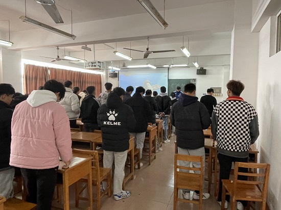 说明: C:\Users\Administrator\Desktop\开云kaiyun官方网站组织师生传唱主题歌曲《领航》2022.1.4\开云kaiyun官方网站组织师生传唱主题歌曲《领航》2022.1.4\2.jpg