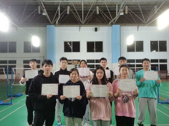 说明: C:\Users\Administrator\Desktop\2021年度开云kaiyun官方网站学生羽毛球比赛圆满落幕2021.11.16\2021年度开云kaiyun官方网站学生羽毛球比赛圆满落幕2021.11.16\1.jpg