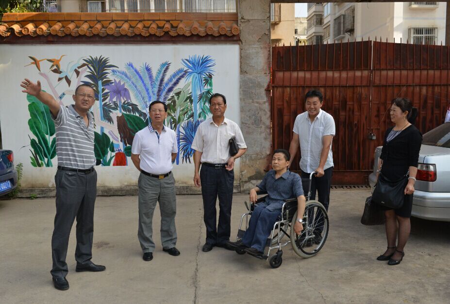 图为省残联领导到澳门十大网投调研（一）
